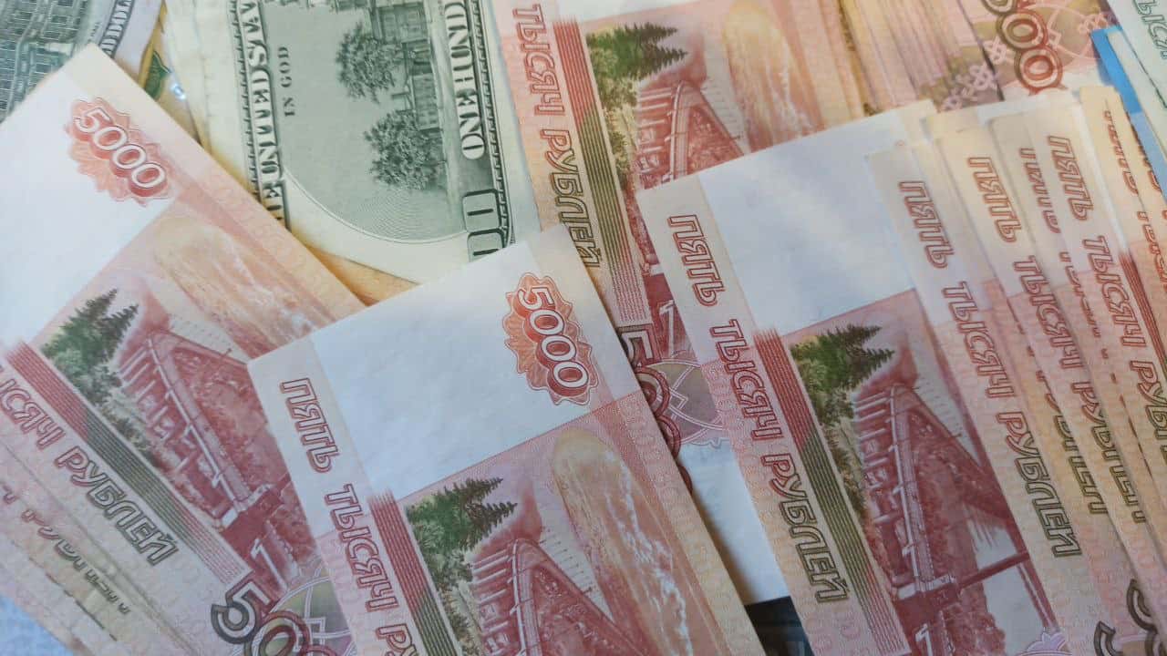 Медикам добавят денег