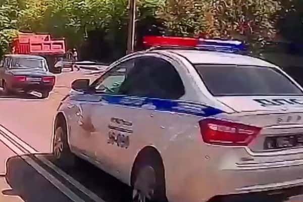 В Нижнем Тагиле экипаж ДПС устроил погоню за легковушкой, набитой подростками, грубо нарушившими ПДД