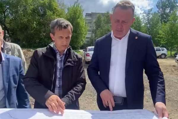 Мэр Нижнего Тагила проконтролировал работы по реконструкции Нижне-Выйского сквера
