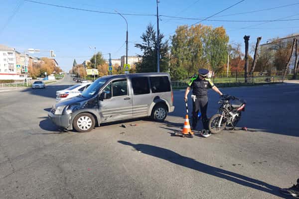 В Нижнем Тагиле в ДТП пострадали два 15-летних подростка на мопеде