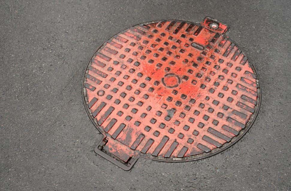 Слепая жительница Нижнего Тагила провалилась в открытый люк