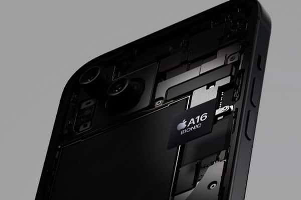 В сеть утекли фото блока камер нового iPhone 16