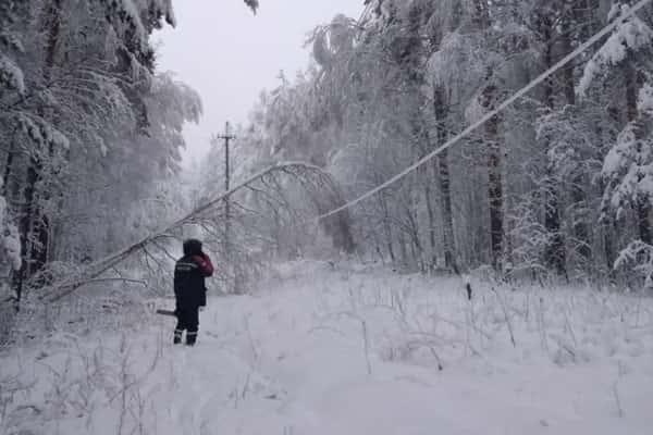 В Нижнем Тагиле энергетики увеличили группировку сил и средств для ликвидации последствий обильного снегопада и ледяного дождя 