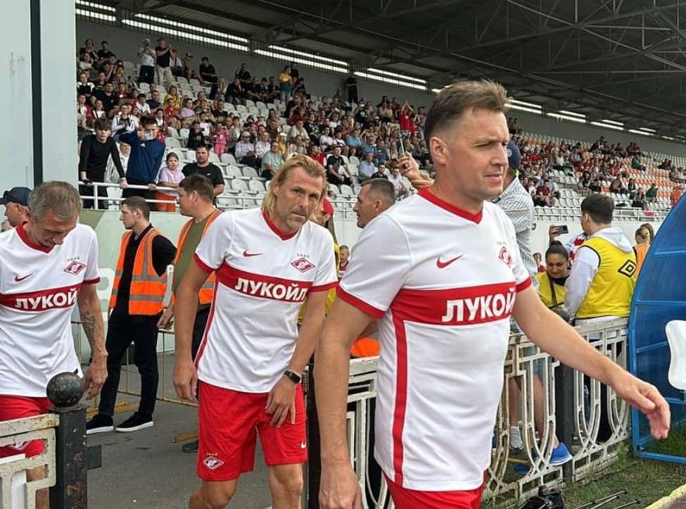 Легендарный матч: в Нижнем Тагиле сыграли ветераны «Спартака» и «Уральца»