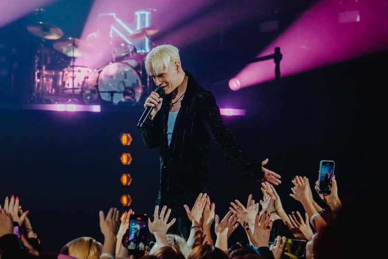 «Служу России»: Путин присвоил SHAMANу звание заслуженного артиста России