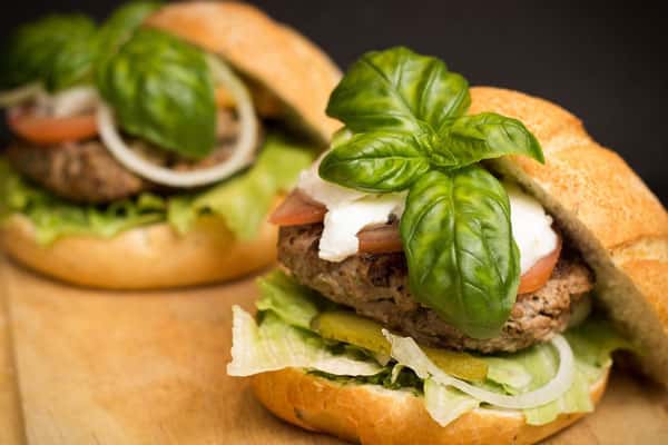 Диетолог рассказал почему фастфуд так популярен