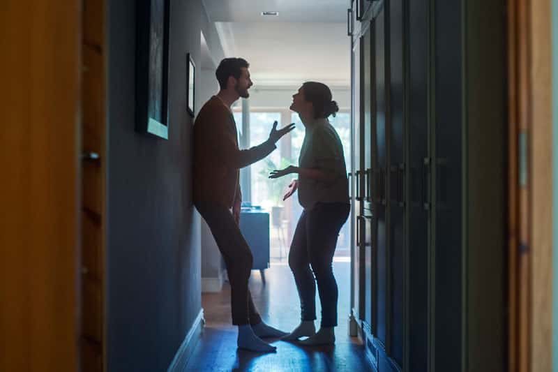 Психологический шок: тагильчанин не может жить в своей квартире из-за соседа