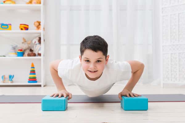 Эксперт назвал топ упражнений по утрам