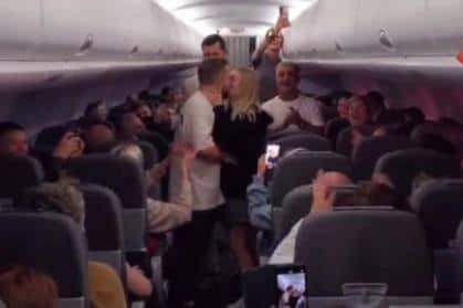 Церемония бракосочетания в самолете: уроженец Нижнего Тагила и его вторая половинка поженились на высоте 10 тысяч метров