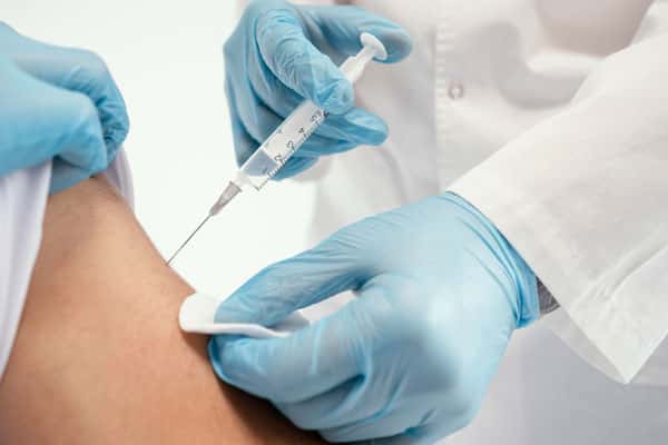 Врач напомнил россиянам, какие прививки стоит сделать осенью