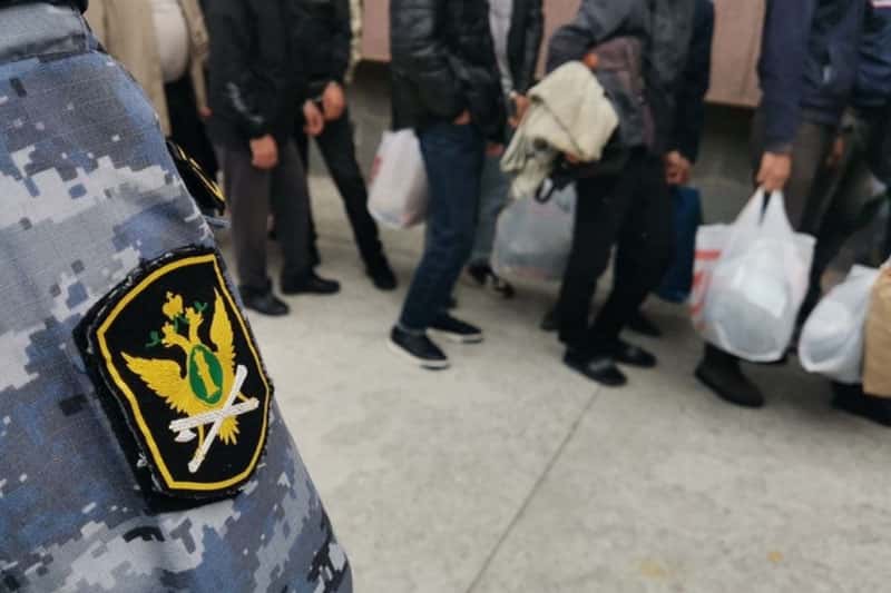В Свердловской области выявили 68 мигрантов, которые незаконно находились на территории России