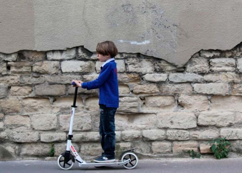 Депутаты предложили повысить возраст использования самокатов до 16 лет