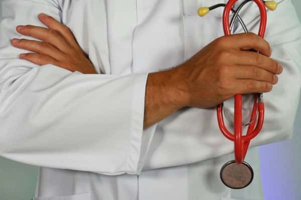 В Нижнем Тагиле рассказали о медиках, которых отметили премией губернатора региона: им положено вознаграждение до 270 тысяч рублей