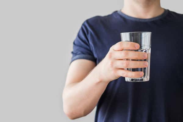 Эксперт рассказала, как нужно пить воду, чтобы снизить вес