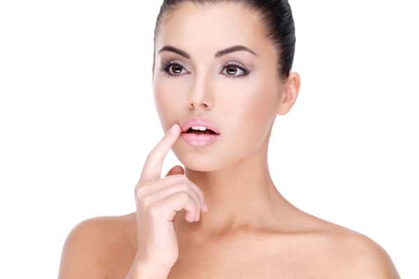 Кандидоз, герпес и дерматит: россиян предупредили, что пробники косметики в магазинах могут вызвать инфекцию 