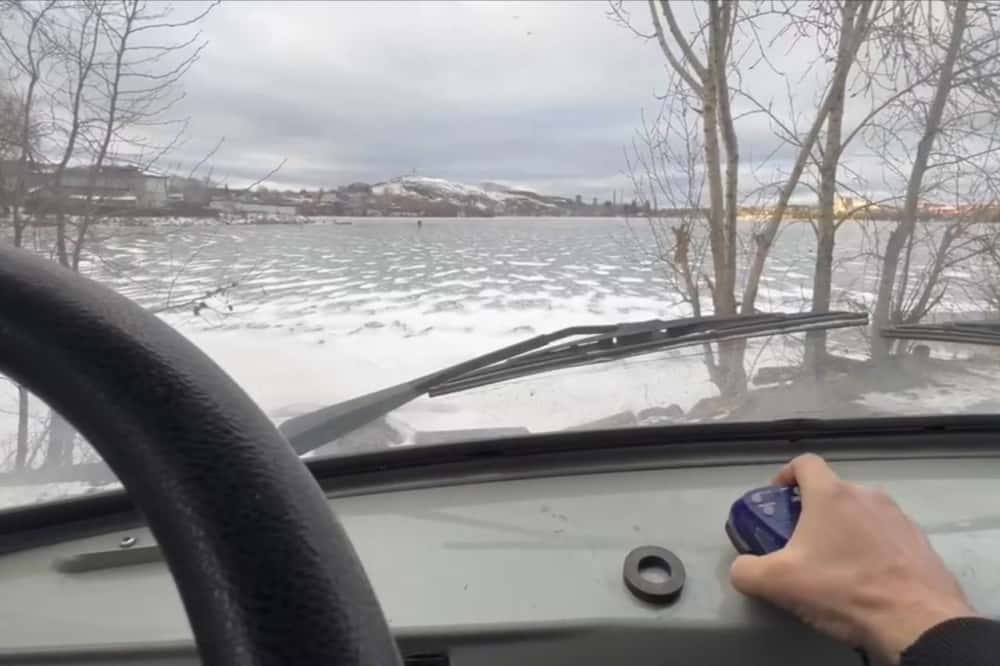 Тагильчан-рыбаков предупредили о тонком льду на водоемах