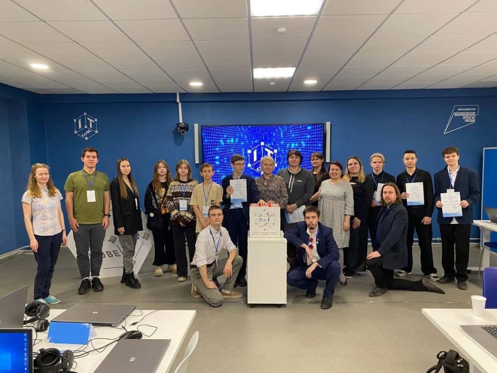 Учащиеся школ Нижнего Тагила и студенты приняли участие в первом хакатоне в «IT-кубе»