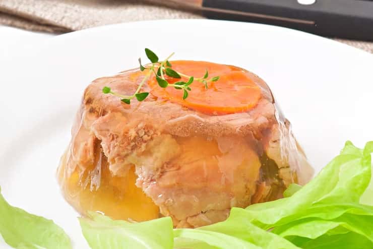 Эксперт рассказал россиянам, что холодец помогает справиться с похмельем 