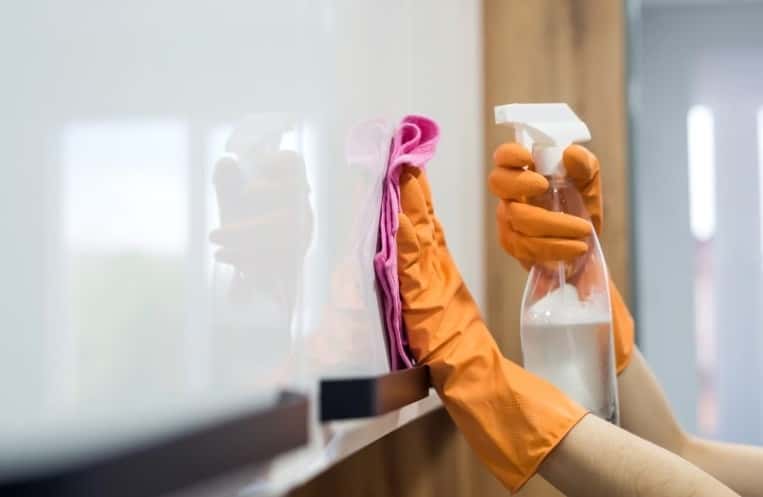 Эксперт предупредил россиян: чистящие средства для уборки повреждают кожу и раздражают дыхательные пути