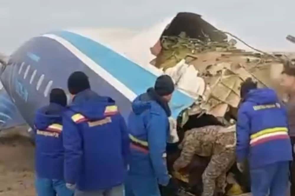 Крушение пассажирского самолета в Казахстане: 28 выживших были доставлены в больницы