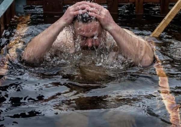 Крещенские купания полезны или опасны: эксперт рассказал россиянам о рисках