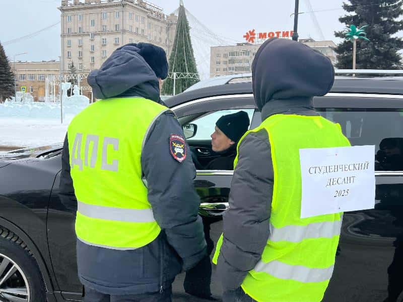 Тагильские сотрудники Госавтоинспекции провели совместный рейд вместе со студентами колледжа