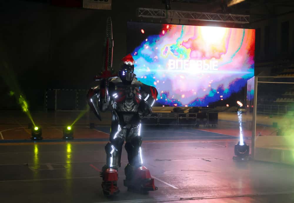 В Нижнем Тагиле впервые прошло шоу «Битва роботов»: за звание чемпиона боролись пять команд 