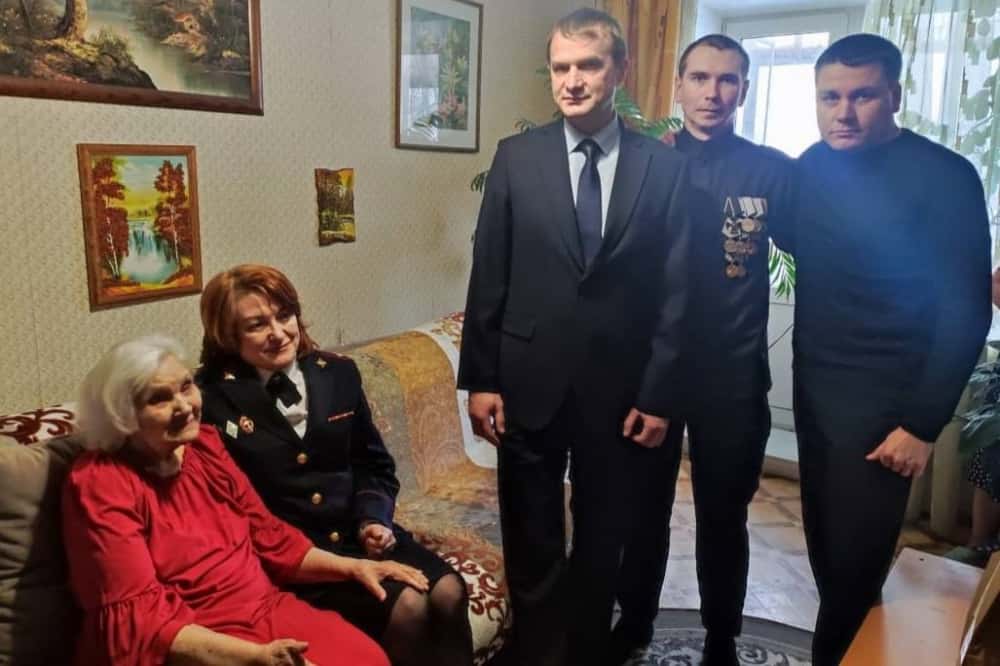 В Нижнем Тагиле поздравили единственную в городе участницу Сталинградской битвы