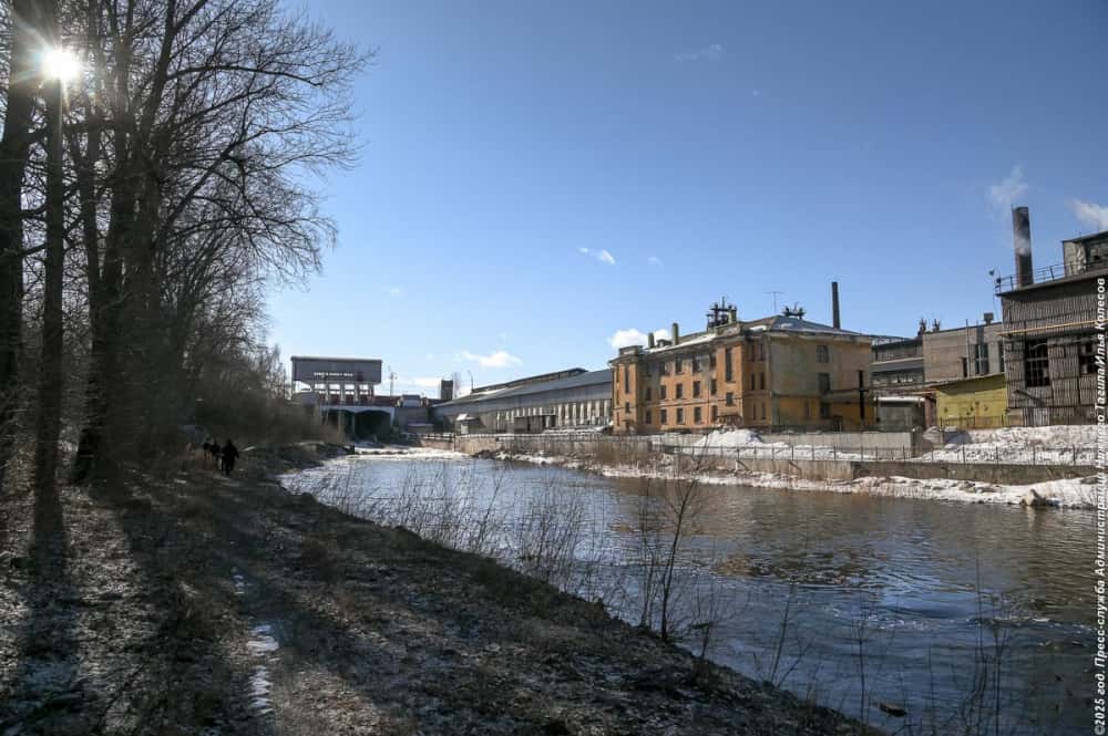 На плотине Нижнетагильского пруда увеличили сброс воды в связи с периодом половодья