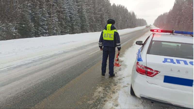 Тагильчан предупредили об опасных дорожных условиях из-за снегопада на Серовском тракте 