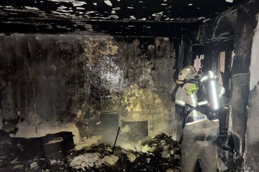 В Нижнем Тагиле огнеборцы спасли 17 детей из пожара в жилом доме