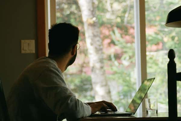 Сколько готовы платить представителям сферы образования: зарплата оказалась ниже среднего 