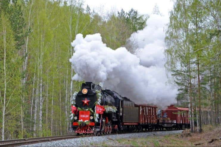 В Нижний Тагил прибыл ретропоезд на паровозной тяге «Эшелон Победы»