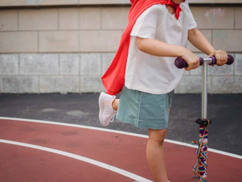 В Нижнем Тагиле ребенок на самокате угодил под автомобиль