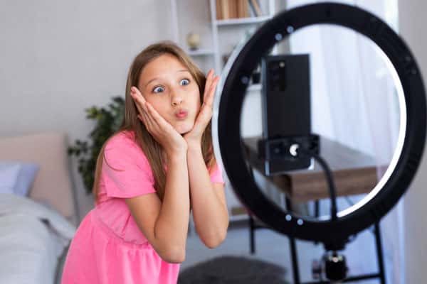 Четырехлетняя Ева из Екатеринбурга вошла в рейтинг Forbes «30 до 30»