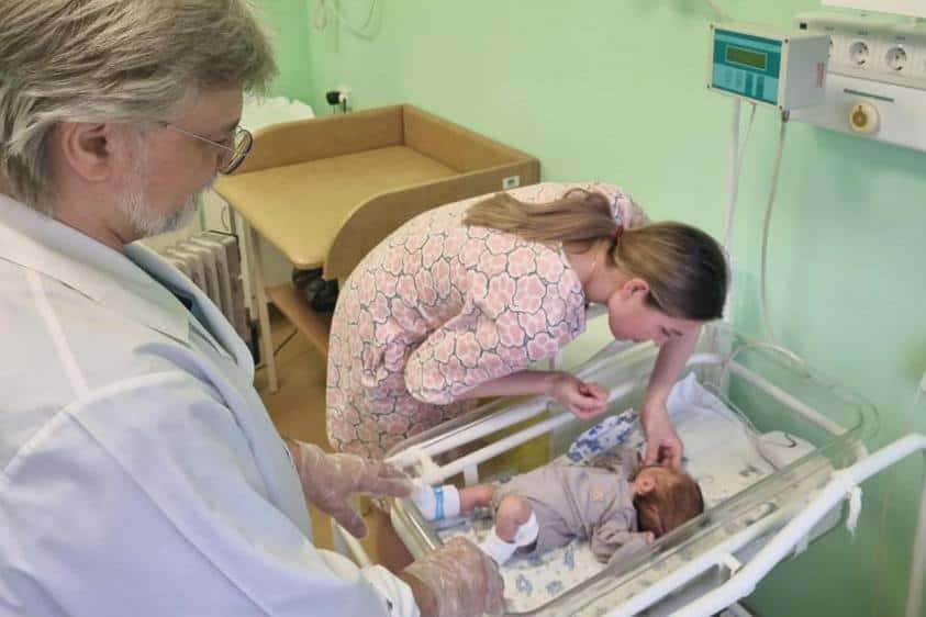 Свердловские врачи спасли крошечного малыша весом всего 1600 грамм, который родился на 34 неделе 
