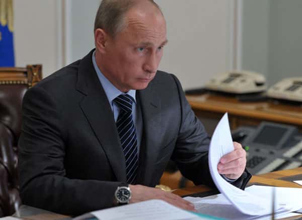 Путин согласился с введением обязательного ЕГЭ по истории для гуманитарных специальностей