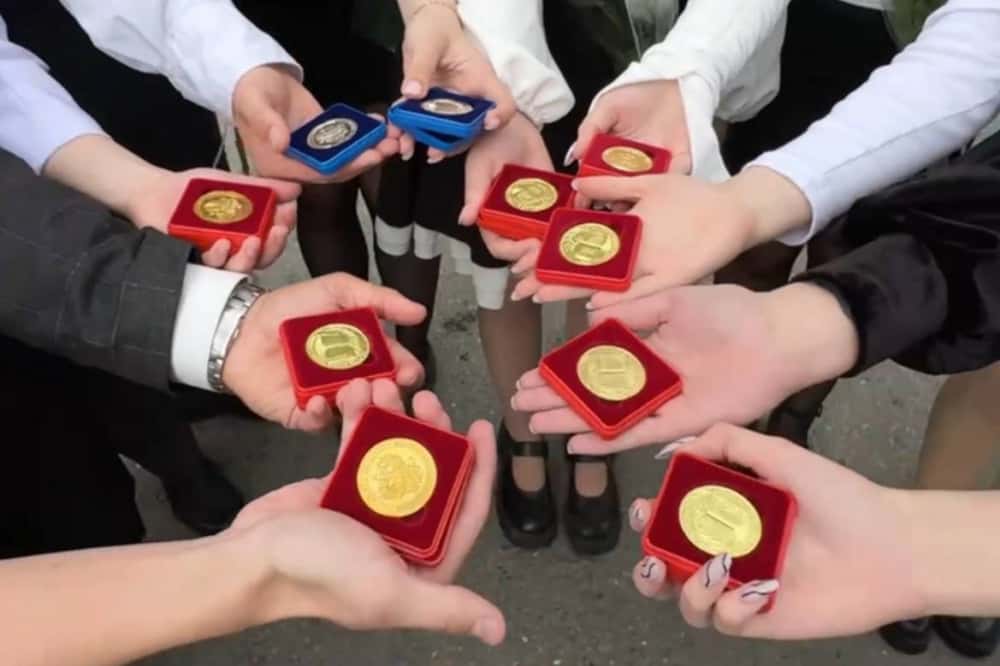 В Нижнем Тагиле прошла церемония вручения медалей выпускникам одиннадцатых классов