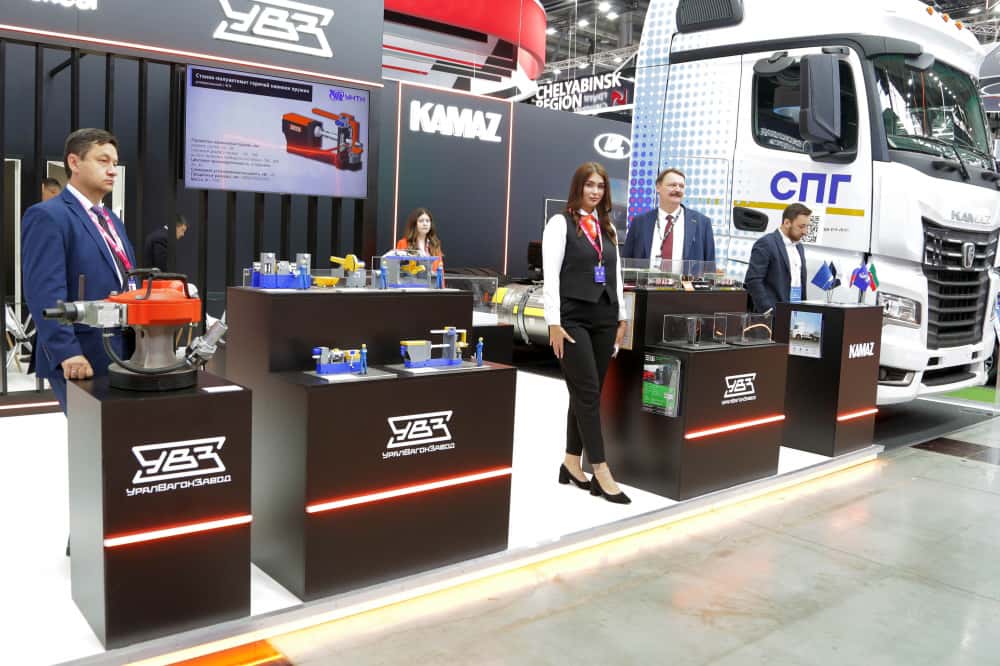 На «Иннопроме» Уралвагонзавод представил полувагоны, станки и новую электрозаправку 