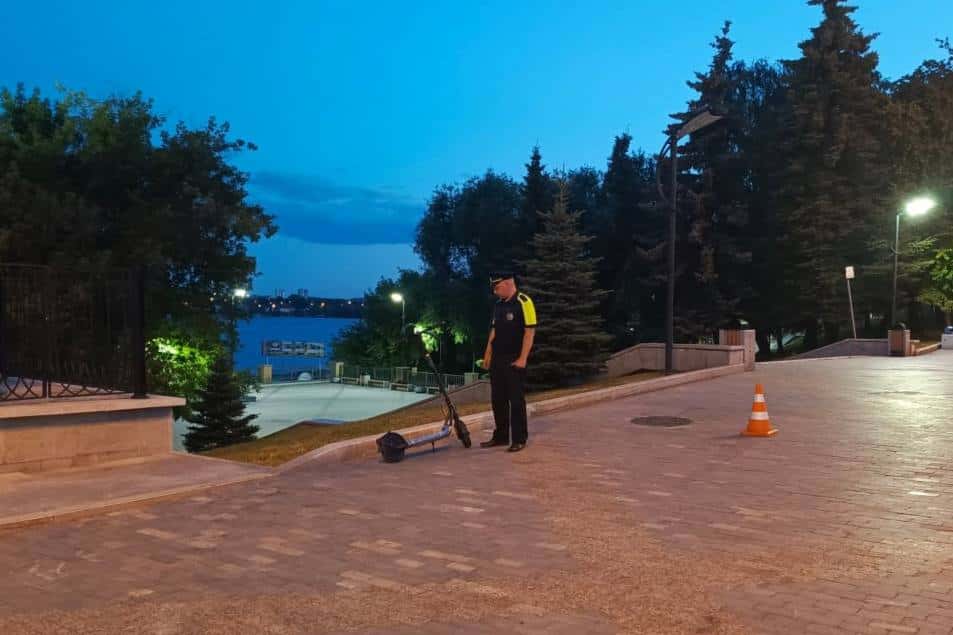 В Нижнем Тагиле электросамокатчик сбил 5-летнюю девочку на тротуаре