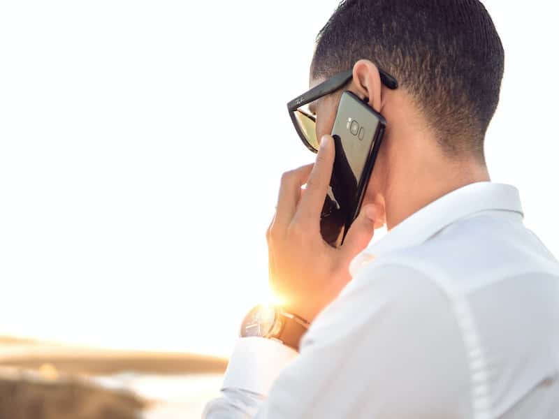 Житель Дегтярска выдержал 170 звонков от банка: кредитная организация получила штраф