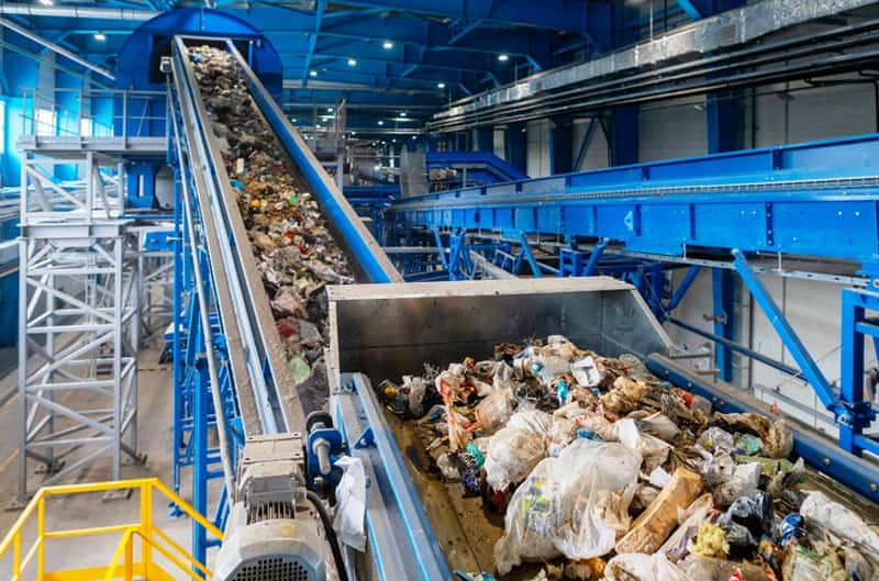 Нижний Тагил завален мусором: сортировочный комплекс принимает тонны отходов, но не хватает людей