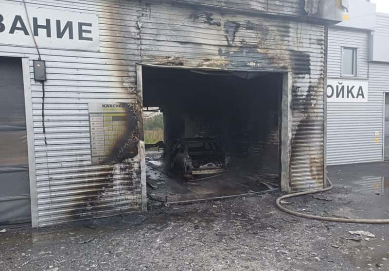 Пожар на автомойке в Нижнем Тагиле: директор сгорел в машине