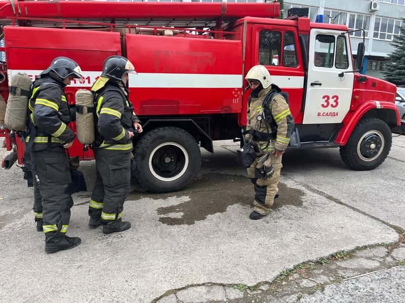 Учения пожарных под Нижним Тагилом: как проходили тренировки в колледже Верхней Салды