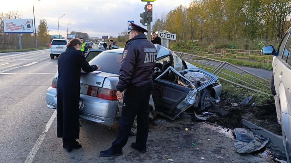 В Нижнем Тагиле столкнулись машины, погиб молодой водитель 