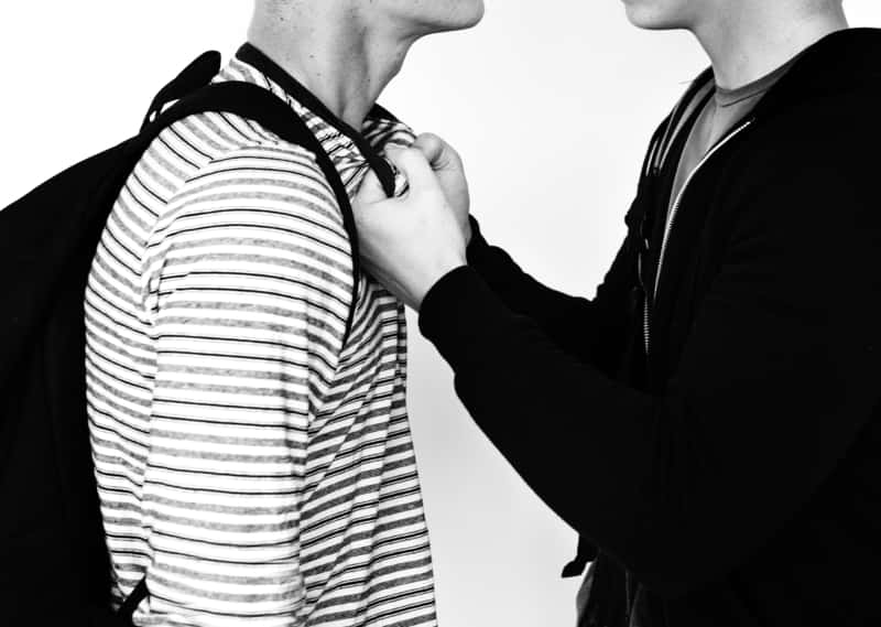 Родители школьника из Нижнего Тагила выплатят 300 тысяч рублей за перелом руки, который их сын причинил однокласснику