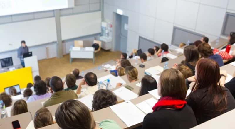 Обязательная отработка для бюджетников: кого из выпускников заставят работать по распределению после вуза