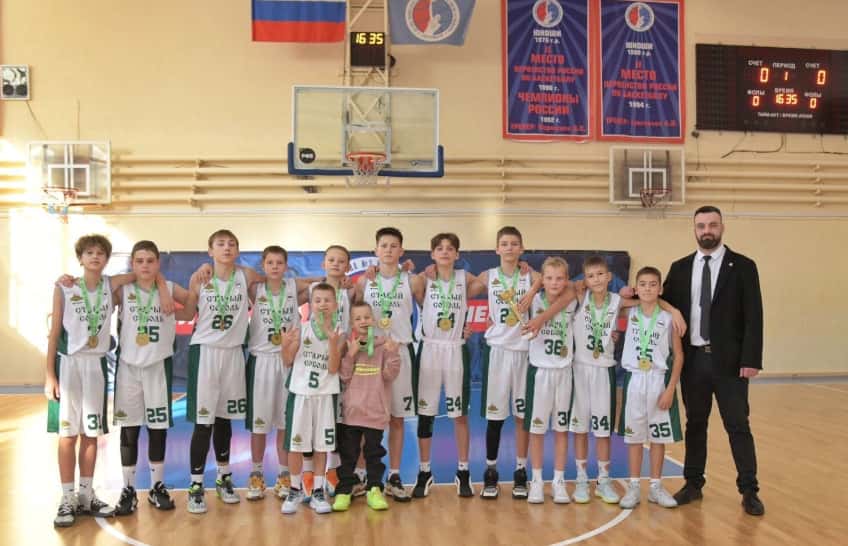 Баскетболисты из Нижнего Тагила выиграли Первенство УрФО: команда «Старого соболя» победила в пяти матчах