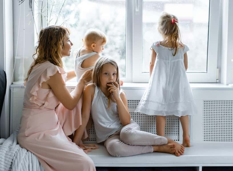 Мужчины экономят 100 тысяч в месяц благодаря жёнам-домохозяйкам