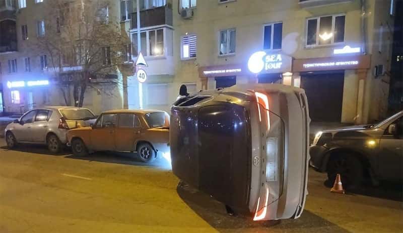 В Свердловской области за сутки задержали двух пьяных водителей: один врезался в гараж, другой — в три машины